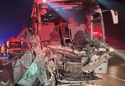 Balıkesir'de tur otobüsü TIR'a çarptı: 33 yaralı