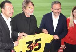 Bakan Kasapoğlu'ndan Göztepe'ye art arda müjde!