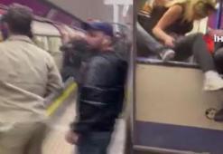Londra metrosunda can pazarı! Yolcular panik içinde kendilerini dışarı attı