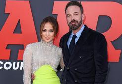 Jennifer Lopez'in eşi dekoltesiyle dalga geçiyor!  'Bu bluzun kalanı nerede?'