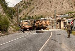 Hakkari- Van yolunda askeri araç devrildi: 3 yaralı
