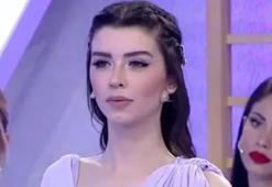 Aleyna Eroğlu dekoltesiyle dikkat çekti!