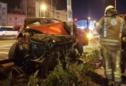 Silivri'de alkollü sürücü trafik ışıklarına çarptı