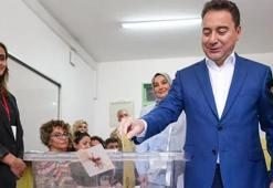 DEVA Partisi lideri Babacan ve eşi oylarını kullandı