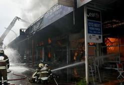 Sanayide, oto yedek parça dükkanında çıkan yangın, bitişikteki 3 iş yerine sıçradı