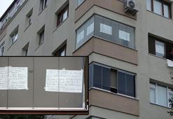 Ev sahibiyle anlaşamadı, derdini astığı kağıtlarla anlattı! 'Parayı elden vermeyin' tavsiyesi