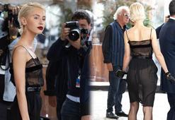 Iris Law, Cannes Film Festivali&#39;ne t&#252;l elbise ile katıldı!