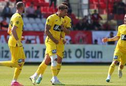 Ankaragücü 3 puanı aldı Ümraniyespor'u TFF 1.Lig'e yolladı