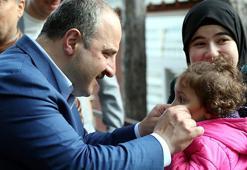 Bakan Varank, depremzedelerle buluştu