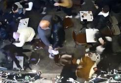 Galata’da dehşet anları!  “Ölmek istiyorum” diyerek şüpheli çantayı fırlattı çığlık çığlığa kaçarken birbirlerini ezdiler