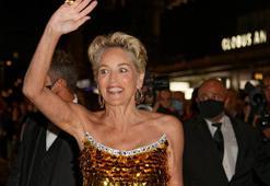 Sharon Stone bikinili pozuyla sosyal medyayı salladı