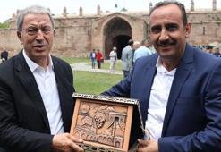 Bakan Akar: Bir anda çakma terörle mücadeleciler ortaya çıktı