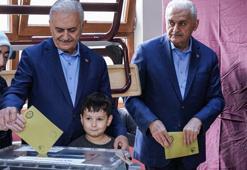 Binali Yıldırım'dan kabinden geç çıkan eşine "karar veremedin mi" esprisi