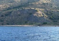 Yunan unsurlarınca ölüme terk edilen 48 kaçak göçmen kurtarıldı