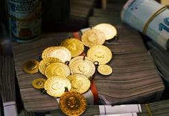 Altın fiyatlarında tarihi rekor! Kritik seviye aşıldı, yeni tahmin geldi