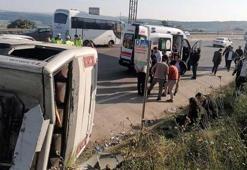 İşçi servis midibüsü TIR’a çarpıp devrildi! Yaralılar var