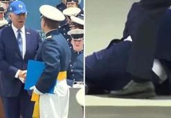 Biden sahneden ayrıldığı sırada yere düştü