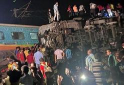 Hindistan’da katliam gibi kaza! İki tren çarpıştı: 120 ölü, 850'den fazla yaralı var