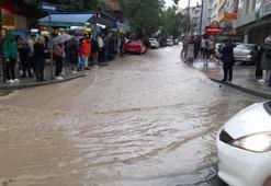 Ankara'da sağanak; yollar göle döndü