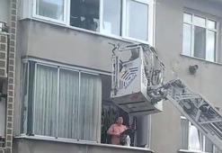 Sultangazi’de yıkım sırasında 3 binada hasar oluştu; merdiveni çöken binadakiler kurtarıldı