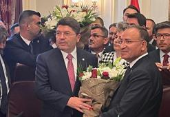 Adalet Bakanlığında devir teslim! Yılmaz Tunç görevi Bekir Bozdağ'dan devraldı