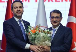 Enerji Bakanlığı'nda devir teslim töreni! Dönmez görevi Bayraktar'a devretti