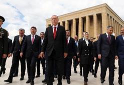 Cumhurbaşkanı Erdoğan ve kabine üyeleri Anıtkabir'i ziyaret etti