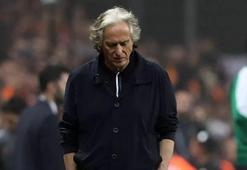 'Milyonlarca Fenerbahçeli takımını arıyor sahada göremiyor yazık değil mi o insanlara'