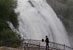 Tortum Gölü yüzde 100 doldu, şelale coştu