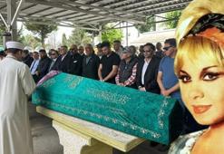 Şarkıcı ve oyuncu Yıldız Tezcan son yolculuğuna uğurlandı