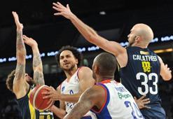 Anadolu Efes, Fenerbahçe Beko'yu 87-78 yenerek adını finale yazdırdı
