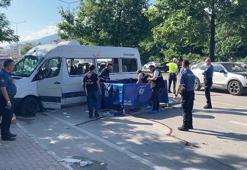 Bursa'da işçi servisi ile otomobil çarpıştı: 2 ölü, 9 yaralı
