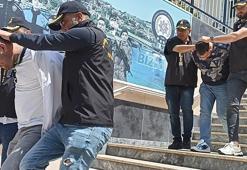 Beyoğlu'nda kahvehaneye silahlı saldırı: Yanlış kişiyi öldürdüler!