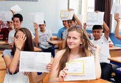 Karne sözleri ile karne tebrik mesajları! Kızana, oğluna, yeğenine, torununa  en güzel, başarılı temennili mezuniyet  sözleri ile karne öğretmen mesajları!