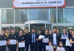 Demirören Medya Lisesi'nde karne heyecanı
