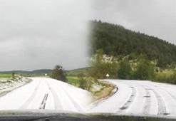 Yaz ayında dolu yağışı! Yollar beyaza büründü