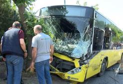 Pendik’te İETT otobüsüyle cip çarpıştı! Yaya olarak kaçtılar, 4 yaralı var