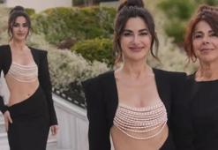 Nesrin Cavadzade düğünde iddialı kıyafetiyle dikkat çekti!