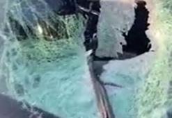 Otoyolda fırlayan taş, otomobildeki pilotun ölümüne neden oldu!