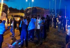 Yolcu otobüsü tuğla yüklü tıra çarptı:1 ölü, 9 yaralı
