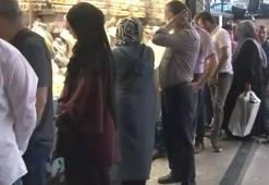 Kurban Bayramı için döviz bozdurmak isteyen vatandaşlar kuyruk oluşturdu