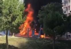 Çocuk parkındaki oyun grubu yandı