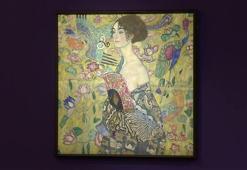 Ressam Klimt’in 'Yelpazeli Kadın' portresi 85 milyon sterline satıldı