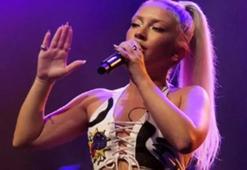 Ece Seçkin köpek için şarkıyı kesti!