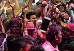 Hindistan'da festival korkunç faciaya dönüştü! Elektrik akımına kapılan çok sayıda kişi hayatını kaybetti