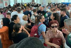 Telefon harç parası arttı, Sarp Sınır Kapısı'na akın başladı