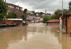 Sağanak yağışlar Karadeniz'i vurdu! Bakanlar bölgede: Barajlar il merkezini büyük bir felaketten kurtardı...