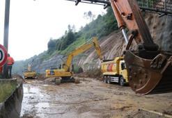 Bolu Dağı Tüneli’nde heyelanın temizlik çalışmaları sürüyor