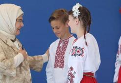 Emine Erdoğan Vilnius’ta savaş mağduru Ukraynalı kadın, genç ve çocuklarla bir araya geldi