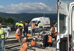 Otomobil, Karayolları işçilerini taşıyan kamyonete çarptı! Çok sayıda yaralı var